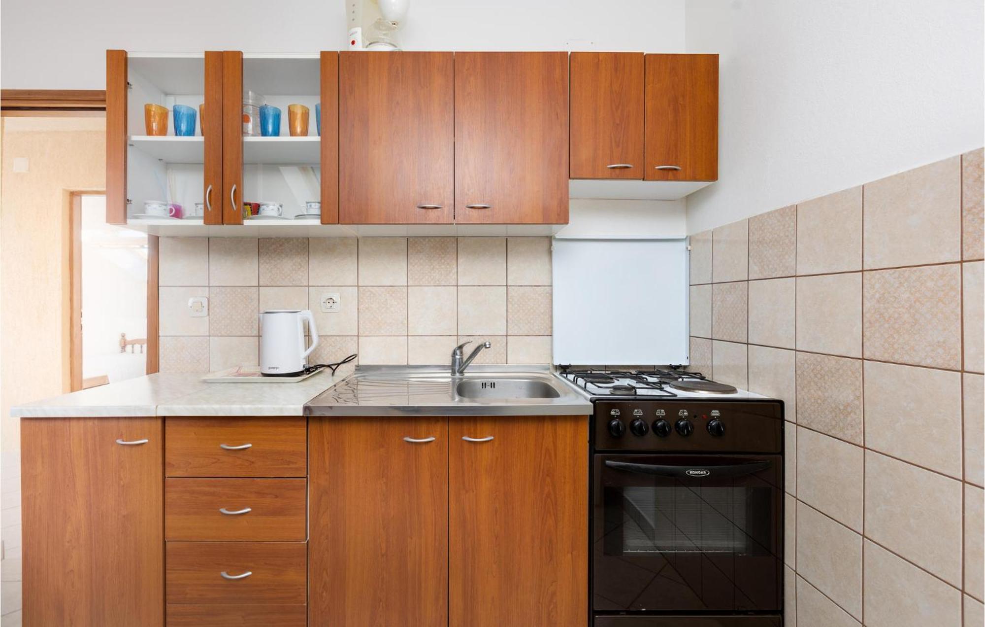 2 Bedroom Beautiful Apartment In Rasopasno Kültér fotó