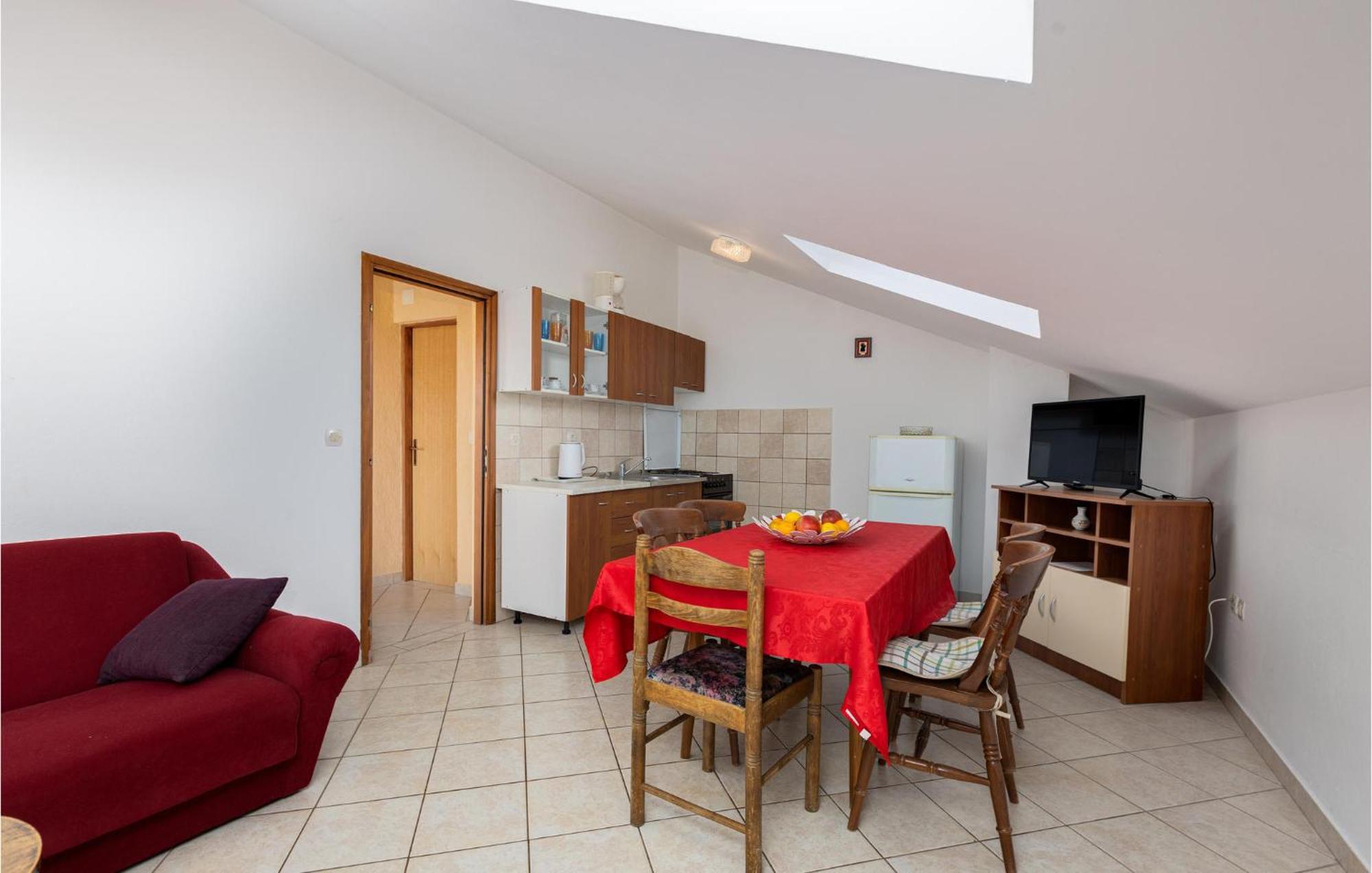 2 Bedroom Beautiful Apartment In Rasopasno Kültér fotó