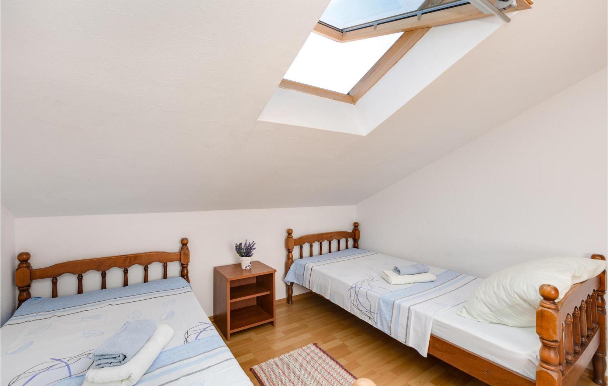 2 Bedroom Beautiful Apartment In Rasopasno Kültér fotó