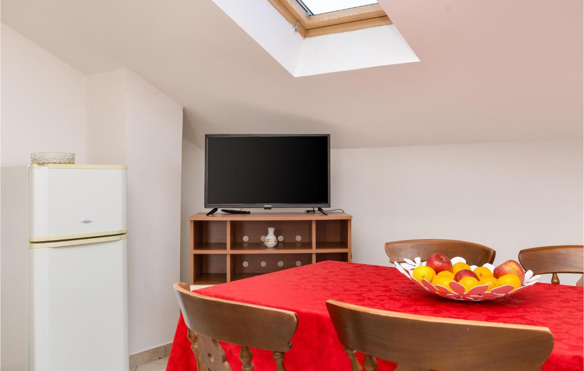 2 Bedroom Beautiful Apartment In Rasopasno Kültér fotó